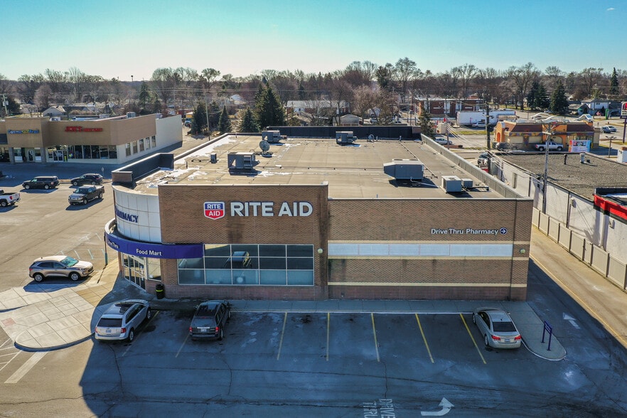 More Photos Of 1301 W 14 Mile Rd, Clawson Freestanding For Lease