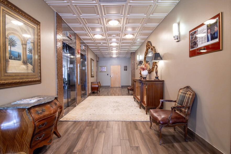 More Photos Of 696 N 1st Ave, Saint Petersburg Office For Lease