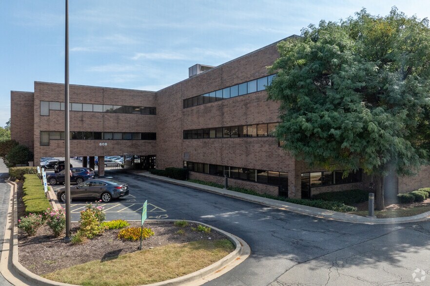 More Photos Of 608 S Washington St, Naperville Office For Lease