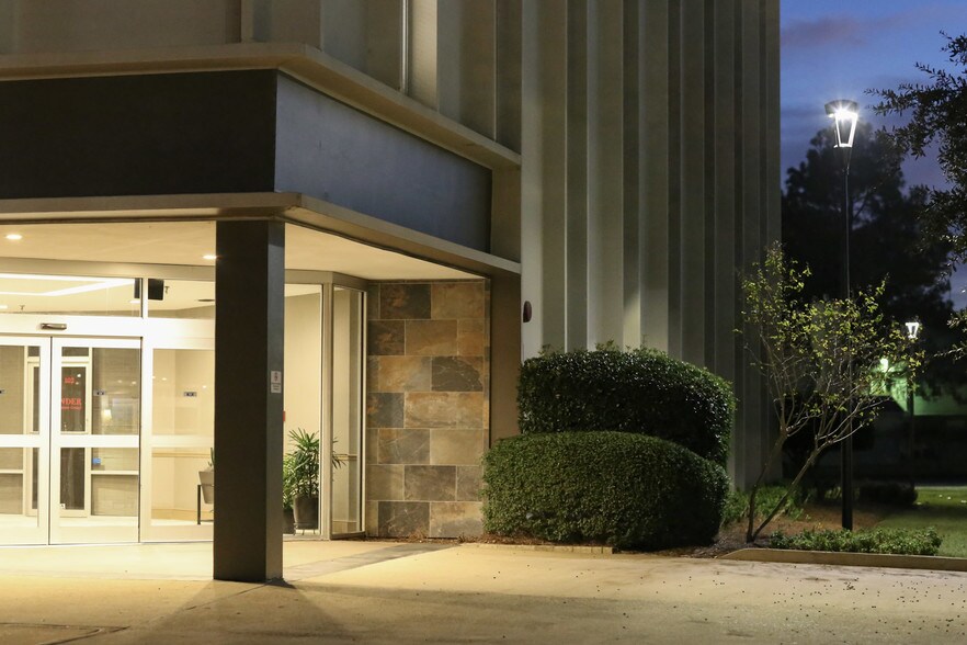 More Photos Of 900 Western America Cir, Mobile Unknown For Lease
