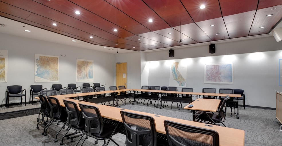 More Photos Of 4501 E McDowell Rd, Phoenix Showroom For Sale