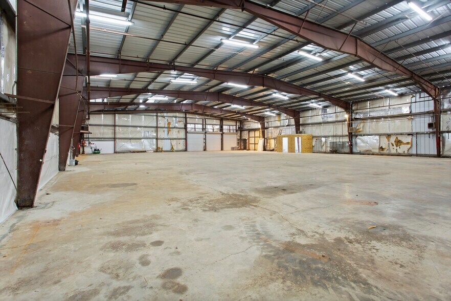 More Photos Of 207 N Kenneth St, Walhalla Warehouse For Lease