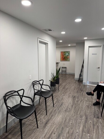 More Photos Of 31 Washington Sq W, New York Medical For Lease