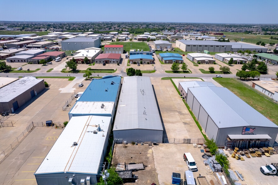 More Photos Of 14900 Bristol Park Blvd, Edmond Warehouse For Lease