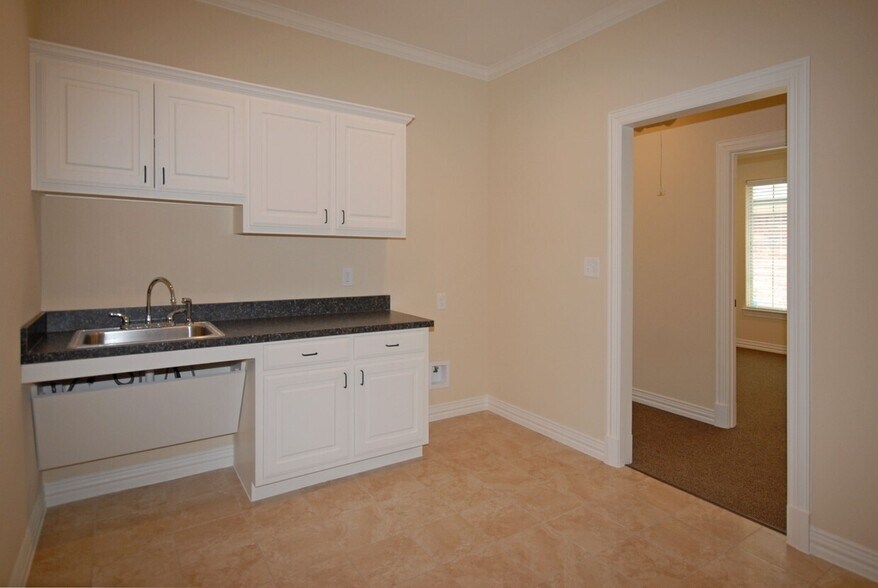 More Photos Of 425 Old Newman Rd, Frisco Medical For Lease