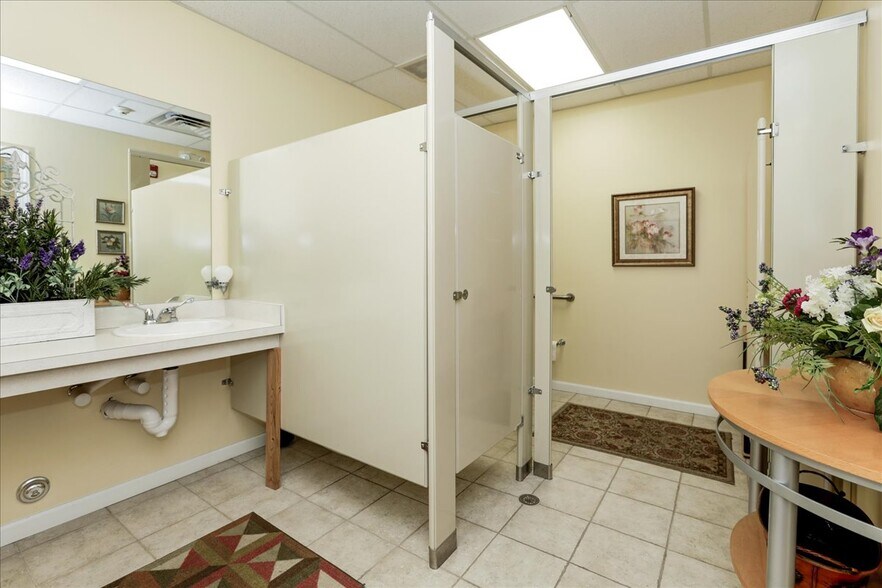 More Photos Of 807 Mantoloking Rd, Brick Office For Sale