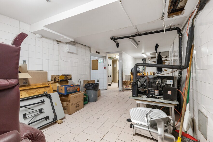 More Photos Of 6828-6834 Boul Saint Laurent, Montréal Storefront Retail Residential For Lease