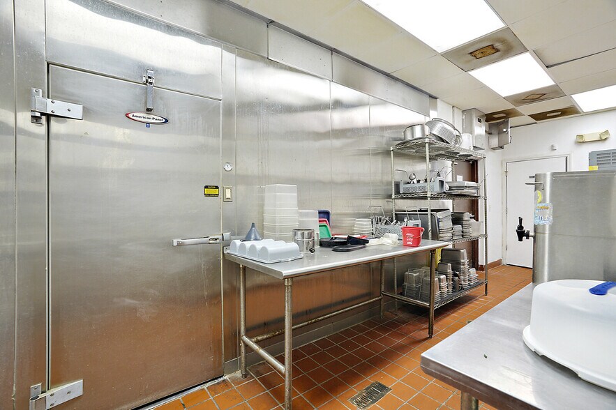 More Photos Of 2535 Main St, Leesburg Restaurant For Sale