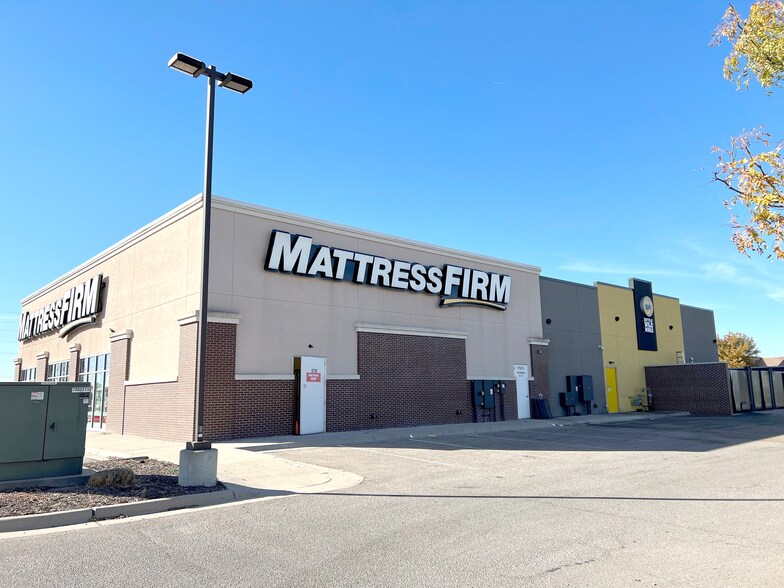 More Photos Of 1710-1712 N Waldron St, Hutchinson Storefront For Lease