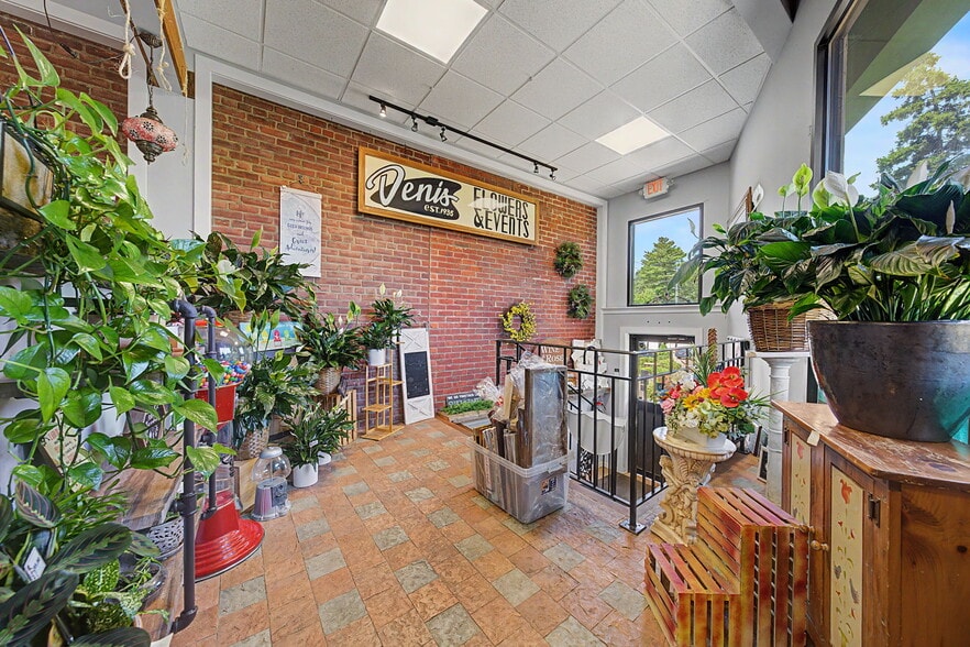 More Photos Of 185 D, New Milford Storefront Retail Office For Lease