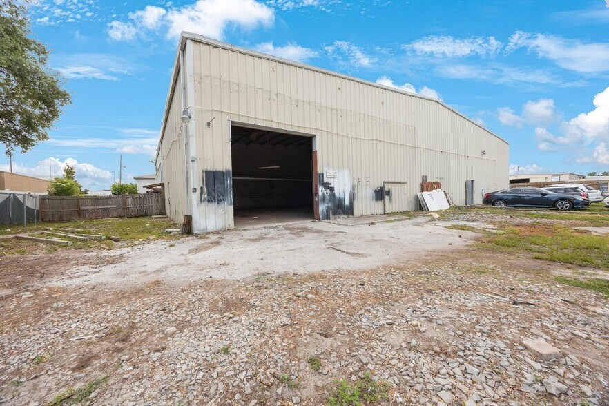 More Photos Of 9161 131st Pl N, Largo Warehouse For Lease