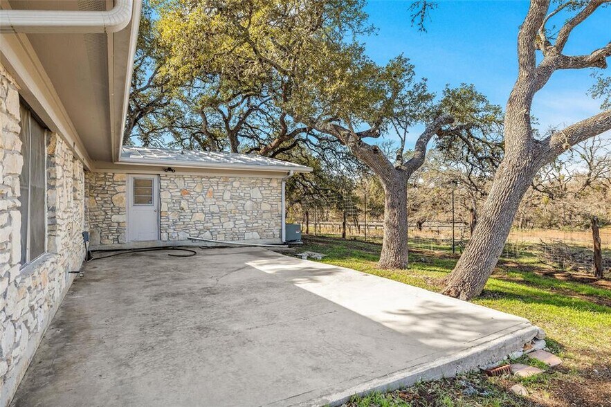 More Photos Of 24503 Ranch Road 12, Dripping Springs Office For Sale