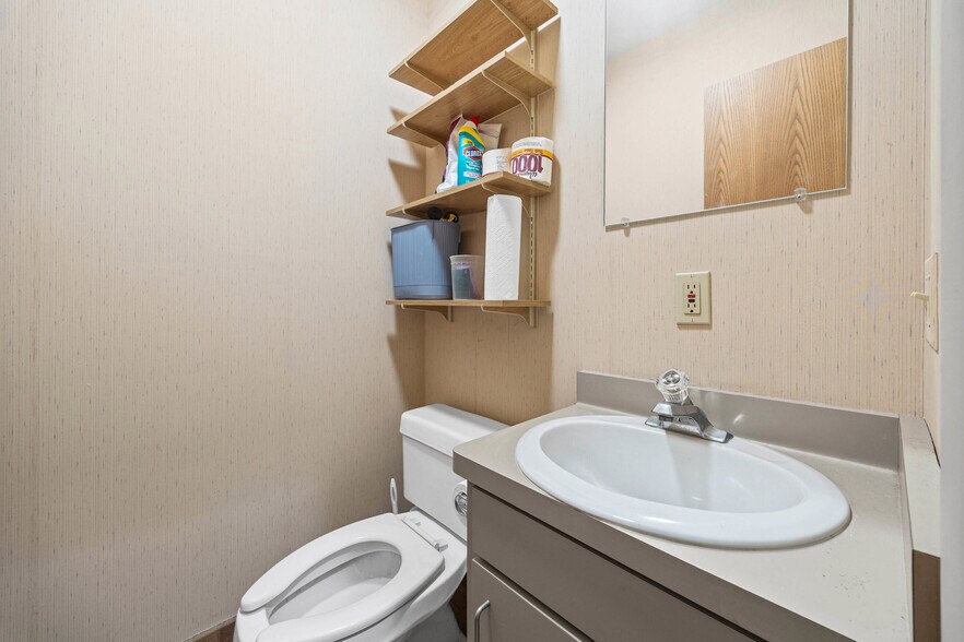 More Photos Of 61E Monroe Ave, Pittsford Medical For Sale