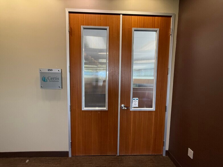 More Photos Of 990 Reserve Dr, Roseville Office For Sale