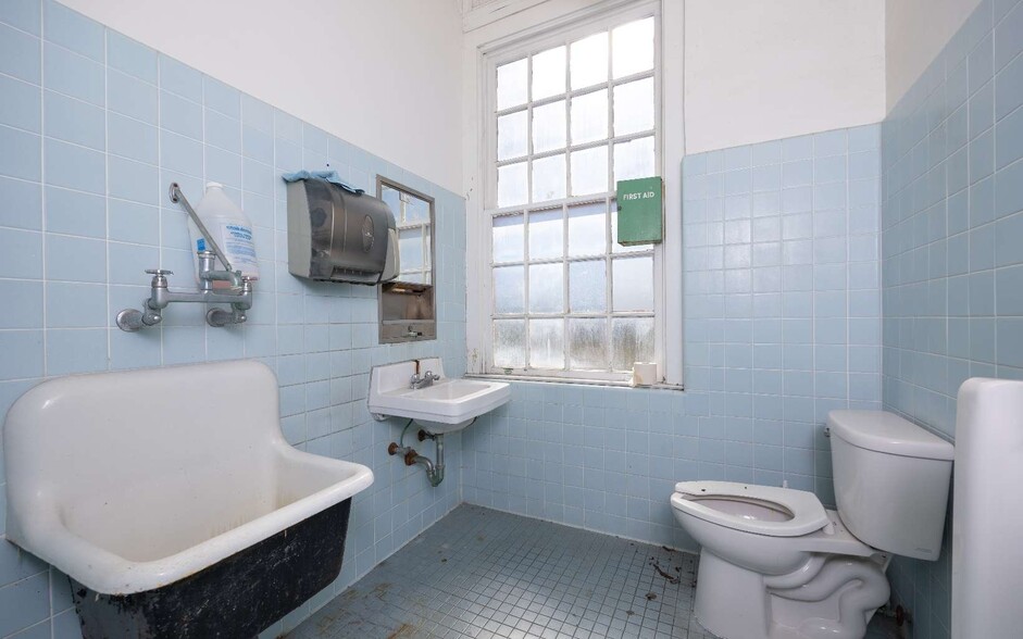 More Photos Of 400 S Ohio Ave, Live Oak Post Office For Sale