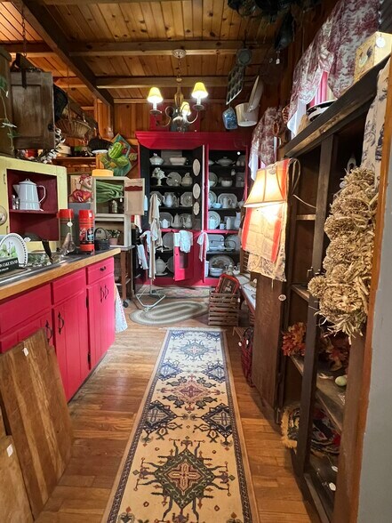 More Photos Of 100 N Winans St, Battle Ground Storefront Retail Residential For Sale