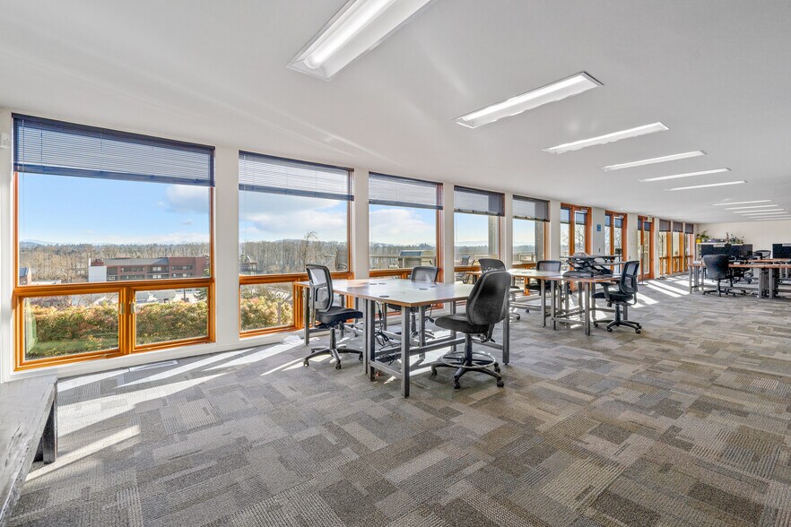 More Photos Of 4540 SW Kelly Ave, Portland Office For Sale