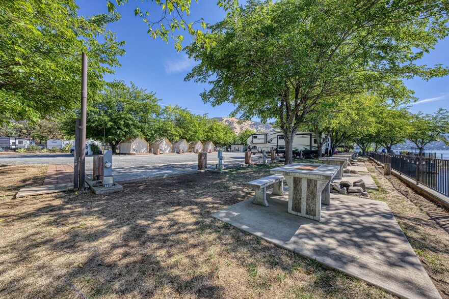 More Photos Of 2985 Lakeshore Blvd, Upper Lake Manufactured Housing Mobile Home Park For Sale