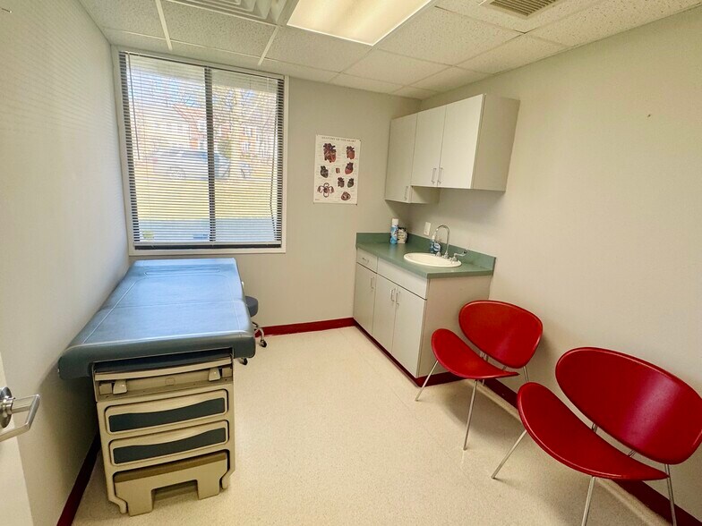 More Photos Of 12604-12606 Lake Ridge Dr, Woodbridge Medical For Sale