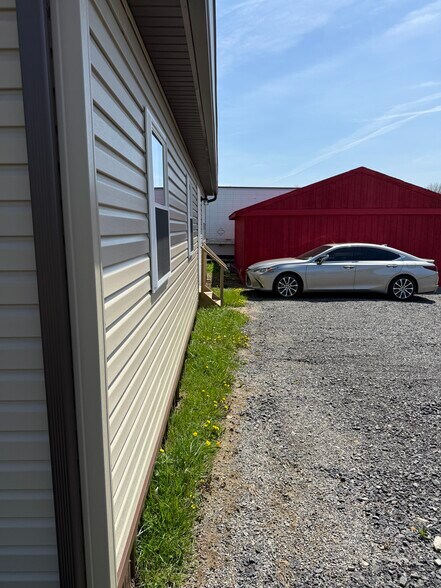 More Photos Of 4881 Pittsburgh Rd, Harrisville Light Distribution For Sale