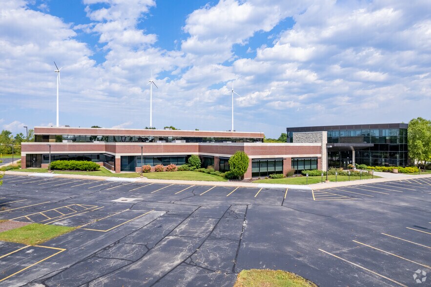 Primary Photo Of 1451 McMahon Dr, Neenah Office For Lease