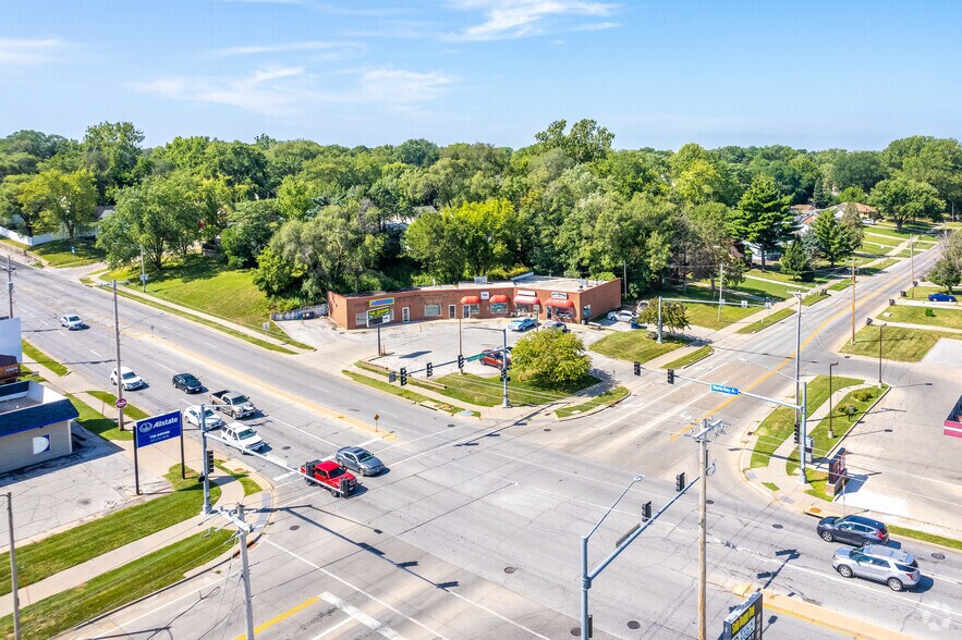 More Photos Of 2920-2926 Merle Hay Rd, Des Moines General Retail For Sale