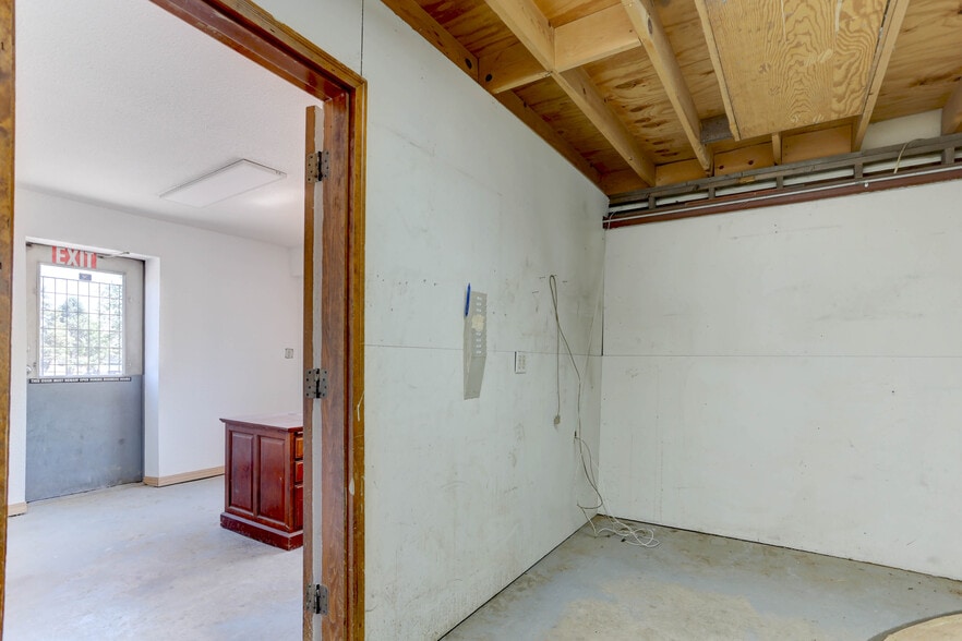 More Photos Of 1210 S El Paso St, Colorado Springs Warehouse For Lease