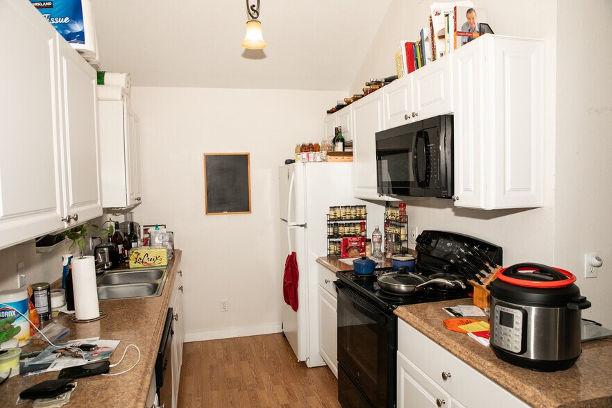 More Photos Of 515 Colorado, Burton Apartments For Sale