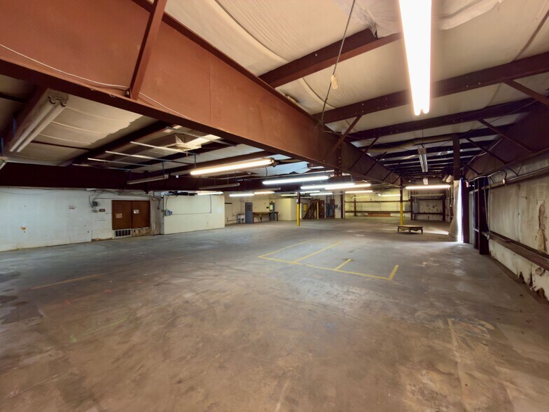 More Photos Of 3885 N Palafox Hwy, Pensacola Warehouse For Sale