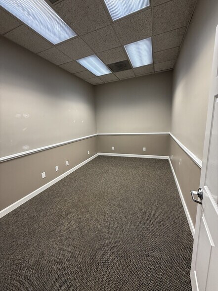 More Photos Of 600 E Main St, Radford Office For Lease