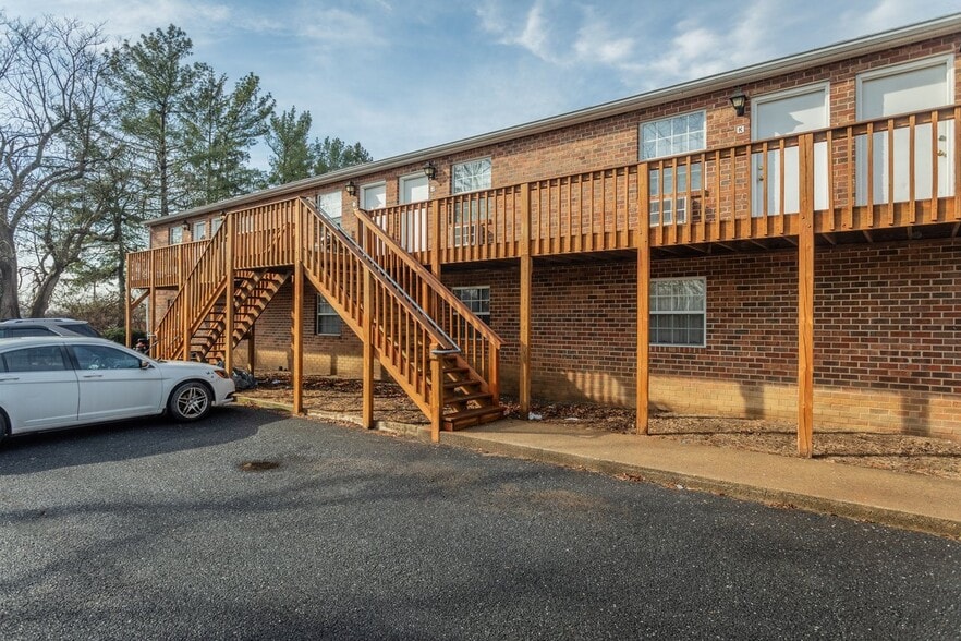 More Photos Of 990 Chicago Ave, Harrisonburg Apartments For Sale