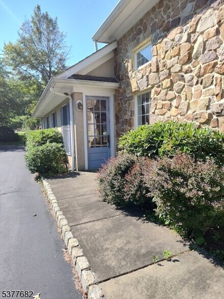 More Photos Of 1 Brookfield Glen Dr, Belvidere Office For Lease