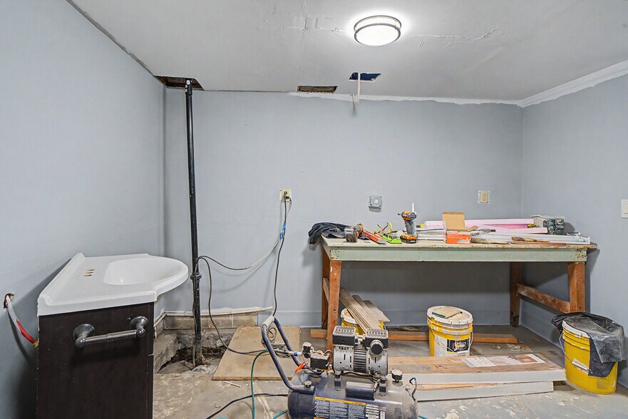 More Photos Of 330 Main Ave E, Soap Lake Freestanding For Lease
