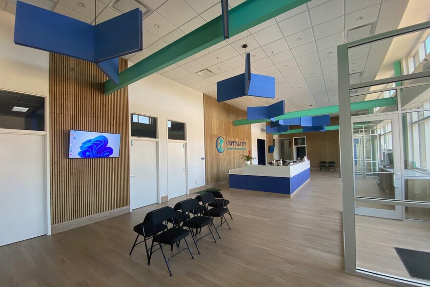 More Photos Of 747 Silver Seven Rd, Ottawa Storefront For Sale