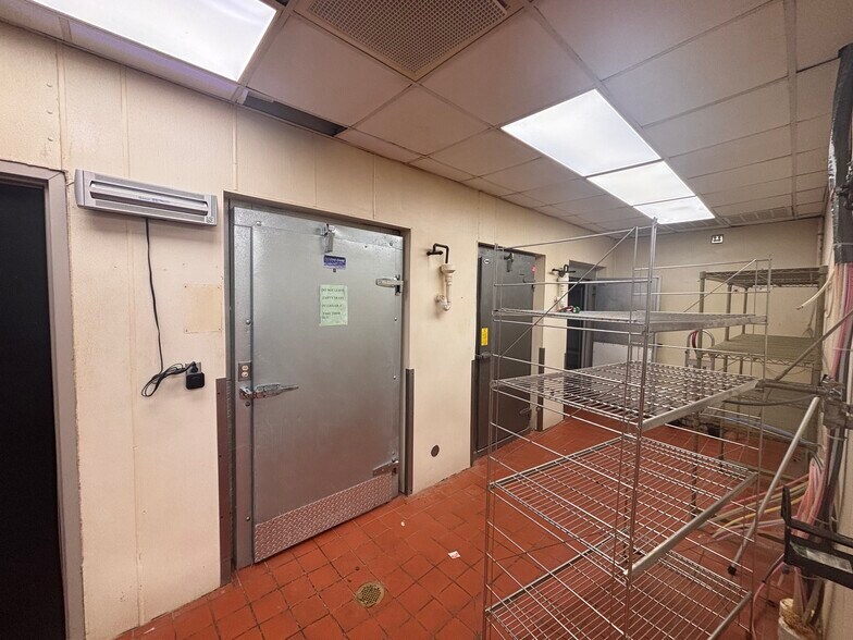 More Photos Of 1295 S 11th St, Niles Fast Food For Lease