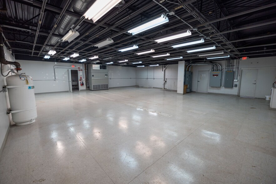 More Photos Of 503 Healey St, Champaign Office For Lease