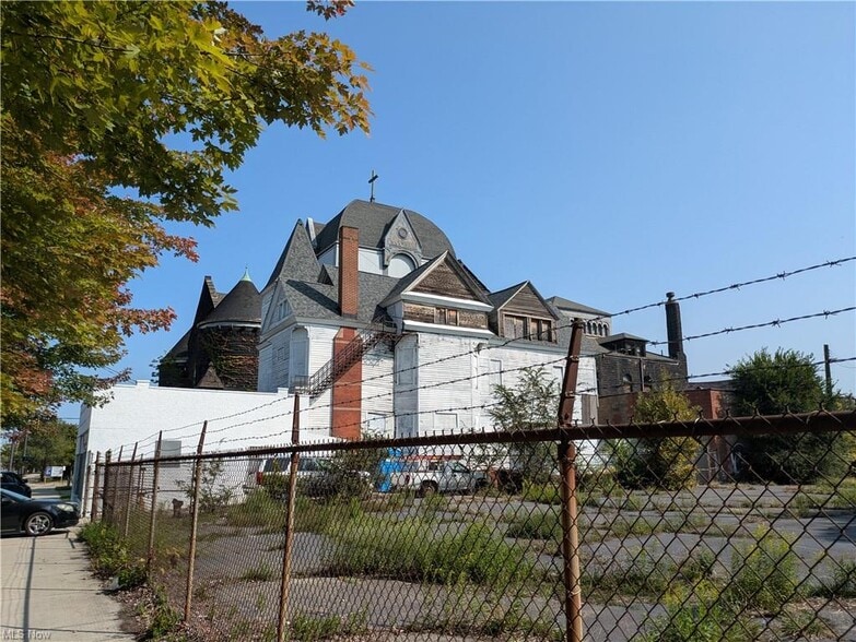 More Photos Of 2311 E 55th St, Cleveland Office For Sale