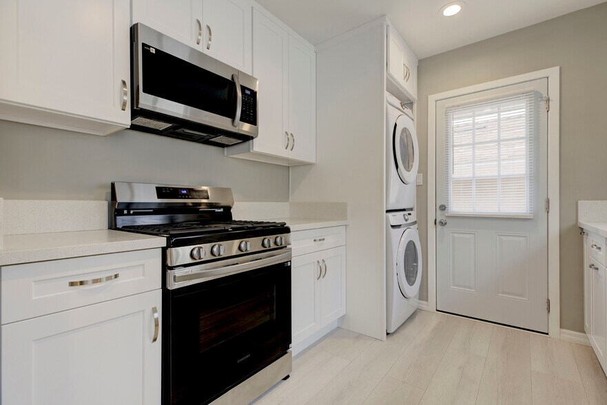 More Photos Of 10935 Nassau Ave, Sunland Multifamily For Sale