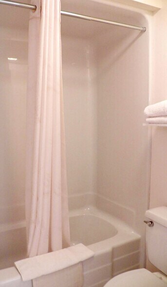 More Photos Of 518 W Montana Ave, Baker Hotel For Sale