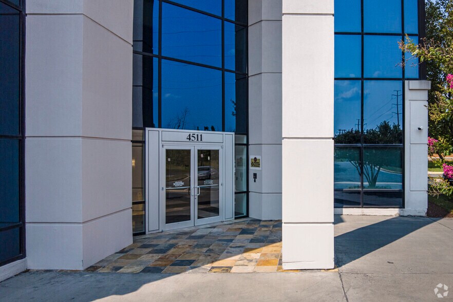 More Photos Of 4511 Singer Ct, Chantilly Office For Lease