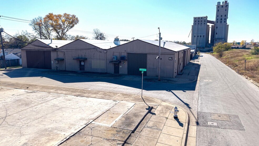 More Photos Of 312-315 W Ripy St, Fort Worth Warehouse For Sale