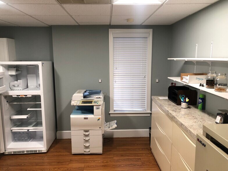 More Photos Of 156 E Market St, Martinsville Office Residential For Lease