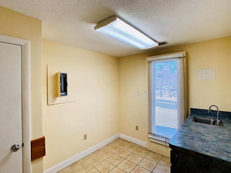 More Photos Of 435 Furnace St, Marshfield Medical For Sale