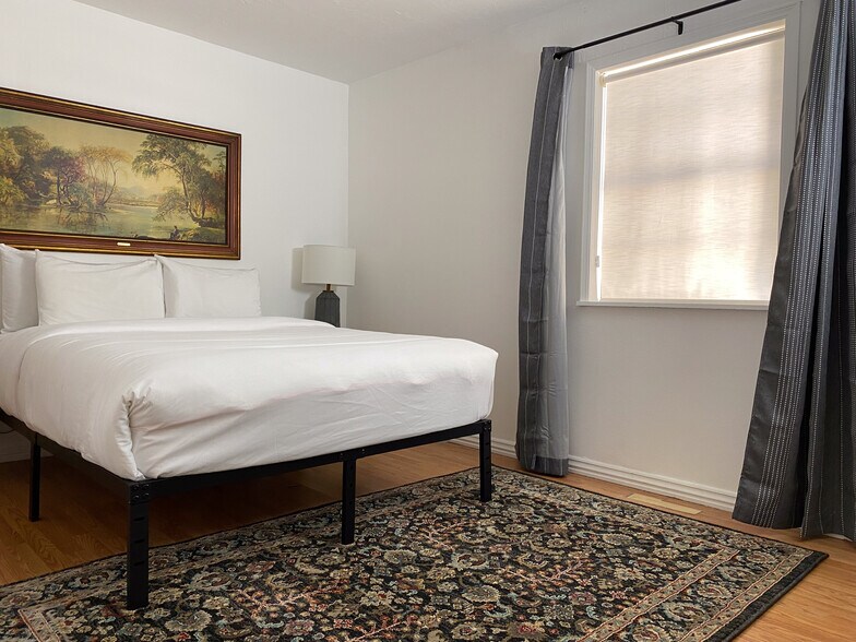 More Photos Of 2044 E Van Buren, Eureka Springs Hotel For Sale