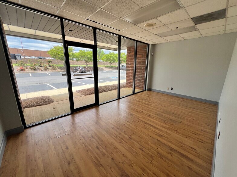 More Photos Of 2575 Cobb International Blvd, Kennesaw Warehouse For Lease