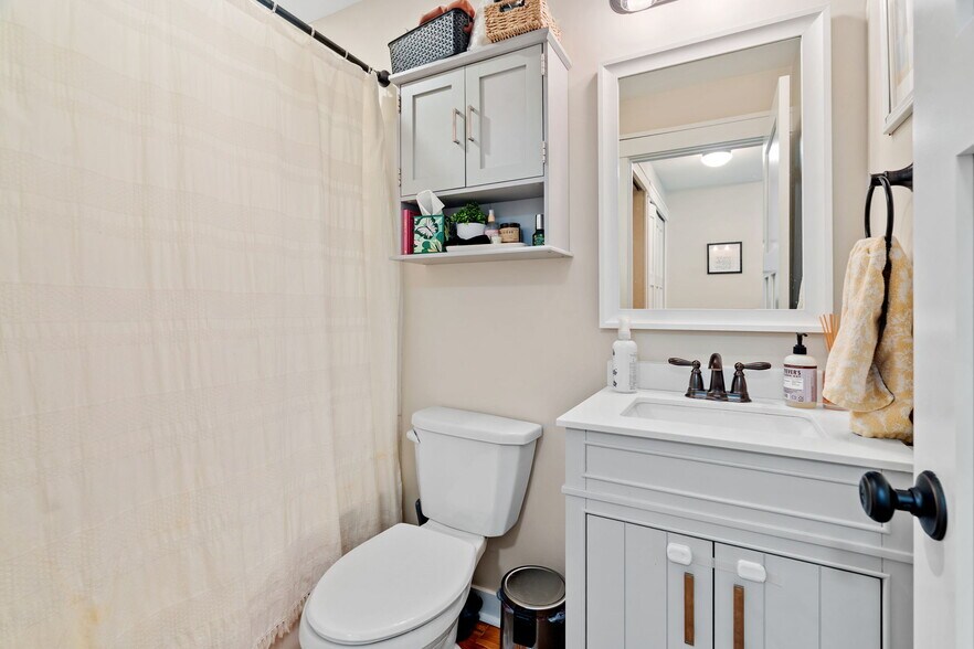 More Photos Of 1704 Jefferson St NE, Minneapolis Apartments For Sale