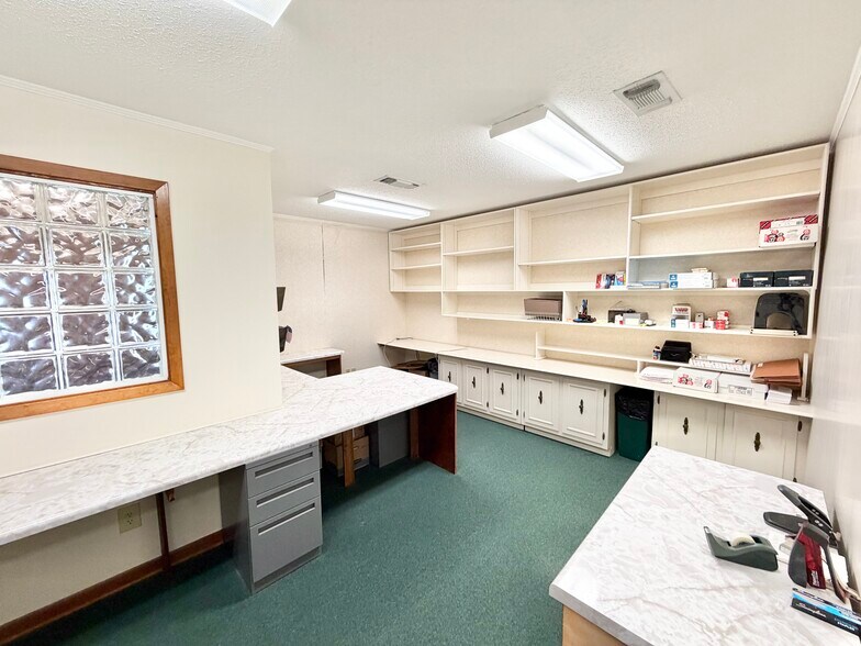 More Photos Of 105 N Hickory St, Aberdeen Flex For Sale
