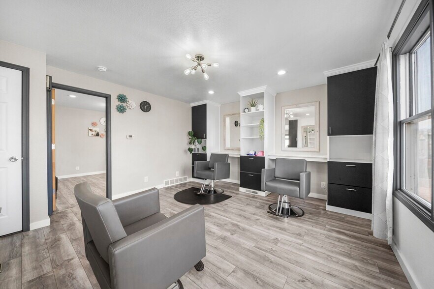 More Photos Of 9 Main St, Windsor Freestanding For Sale