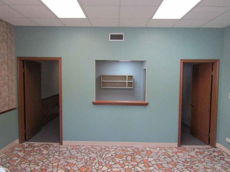 More Photos Of 501 S Lewis St, New Iberia Office For Sale