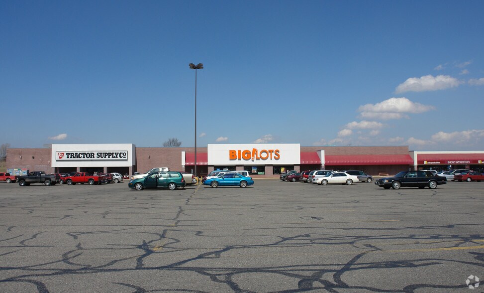 More Photos Of 710-754 Perry Ave, Big Rapids Unknown For Lease